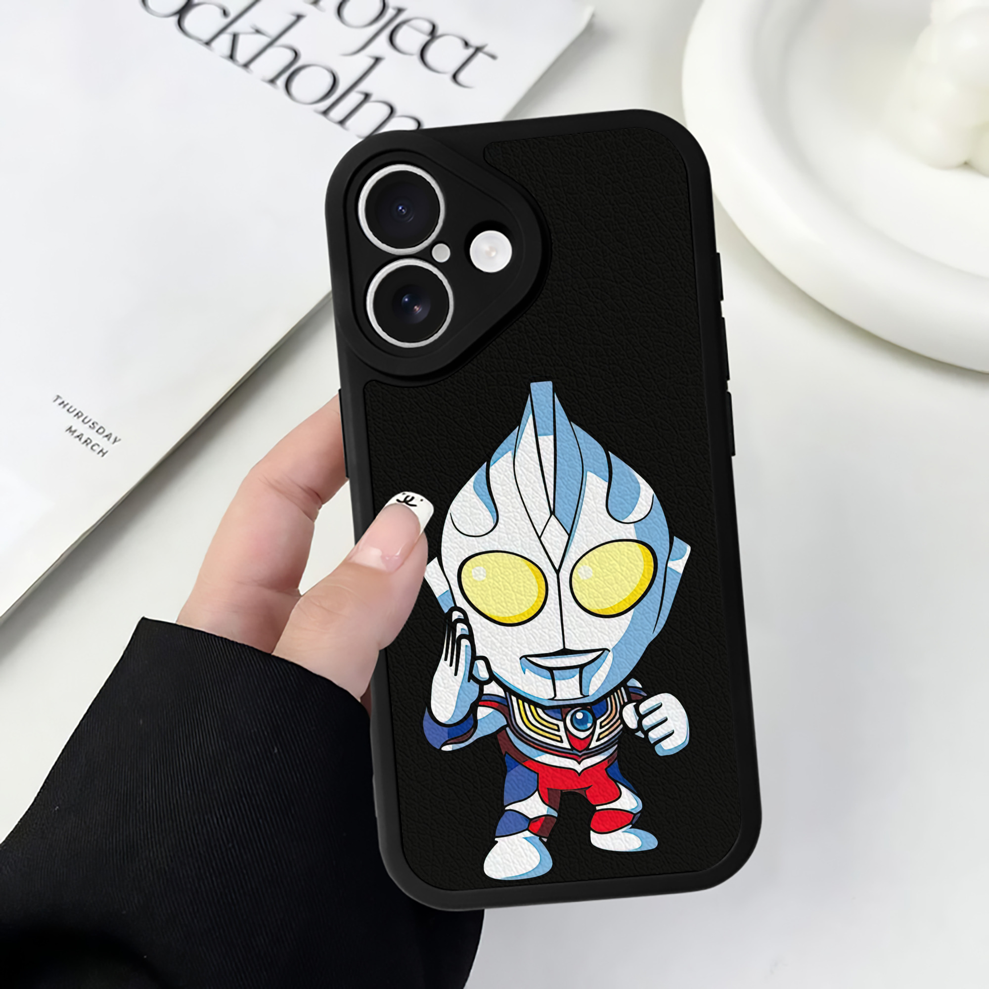 （画像用） ウルトラマン Ultraman 【iPhone 16シリーズ対応】シリコンスマホケース（レザー調） 材質：シリコン